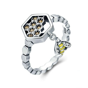 Queen Bee with Honeycomb Finger Ring